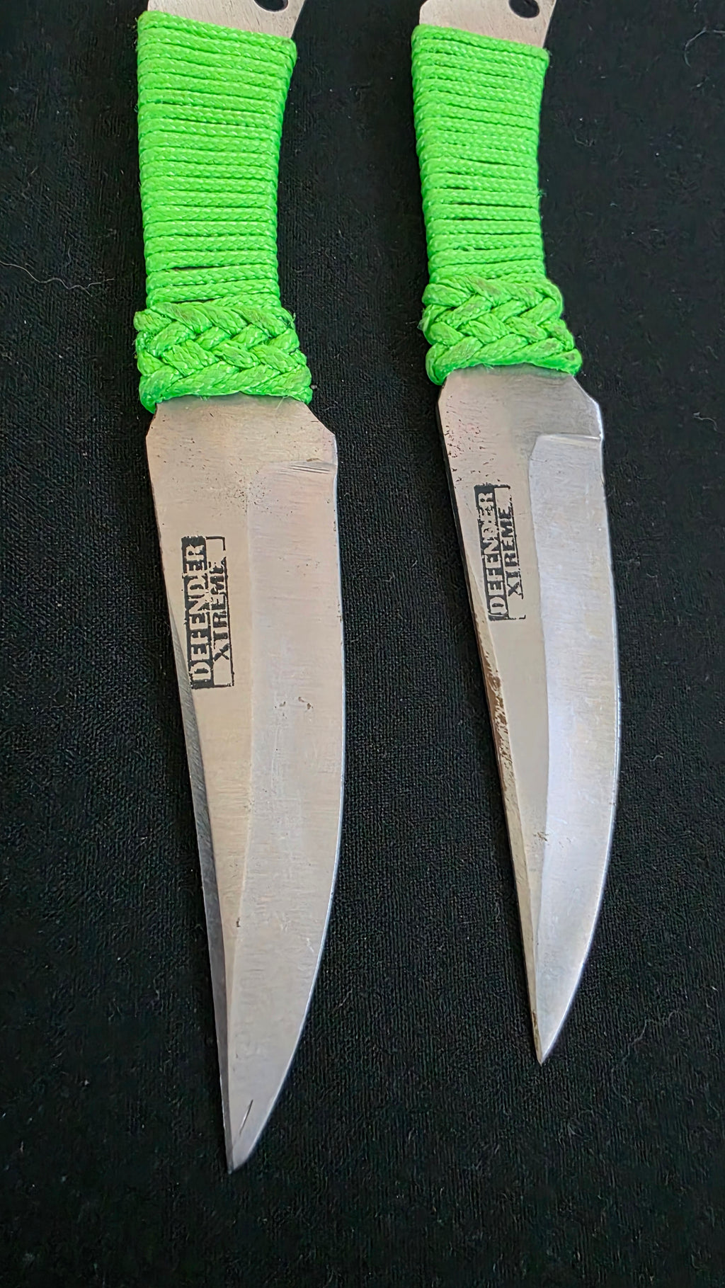 3 DEFENDER XTREME 6 INCH USED THROWING KNIVES Ref K004