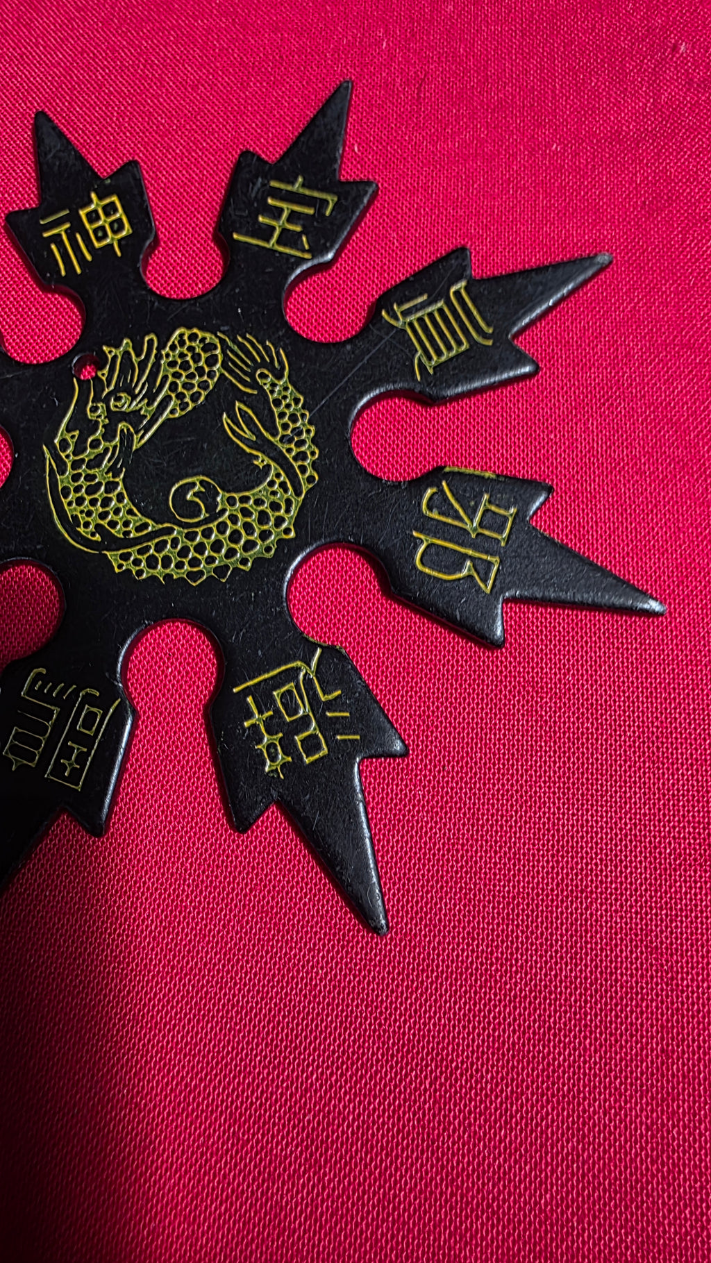 8 POINT BLACK W/ YELLOW DRAGON DESIGN 4 INCH TAIWAN Ref 8050