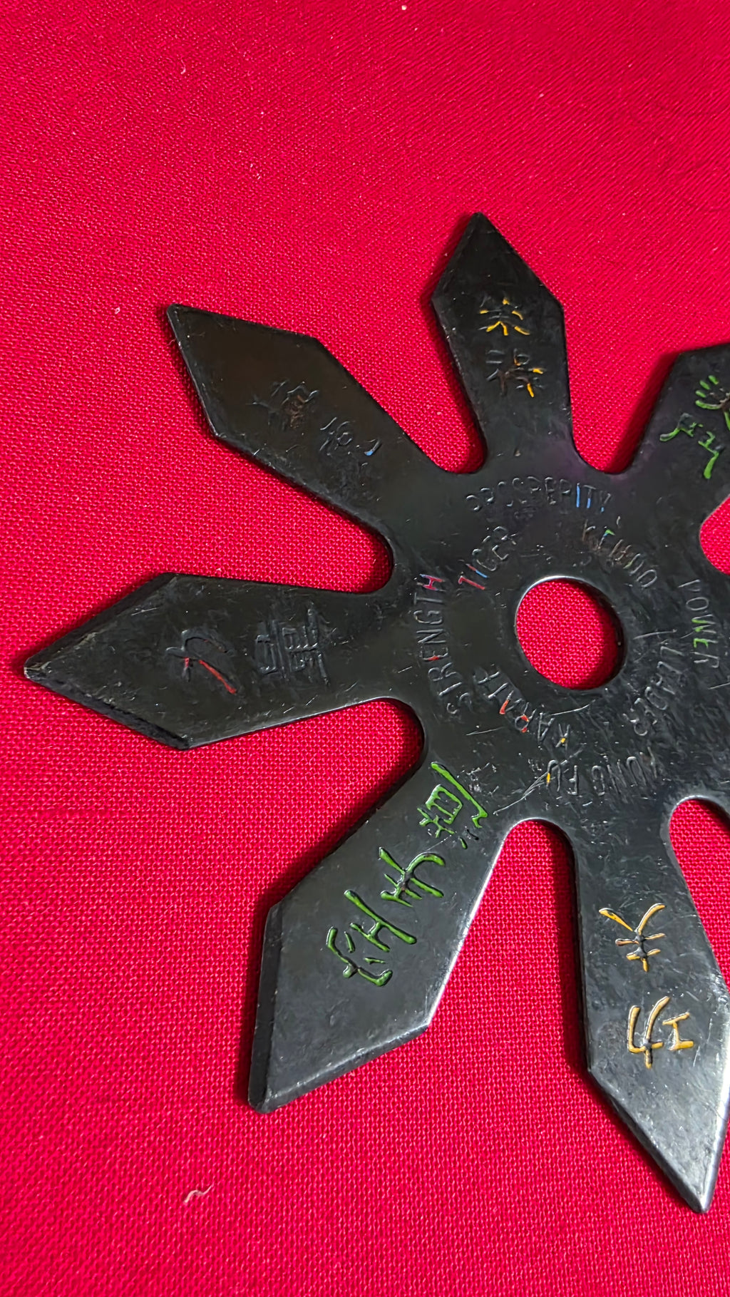 8 POINT BLACK W/ MULTICOLORED DESIGNS 4.25 INCH TAIWAN Ref 8070