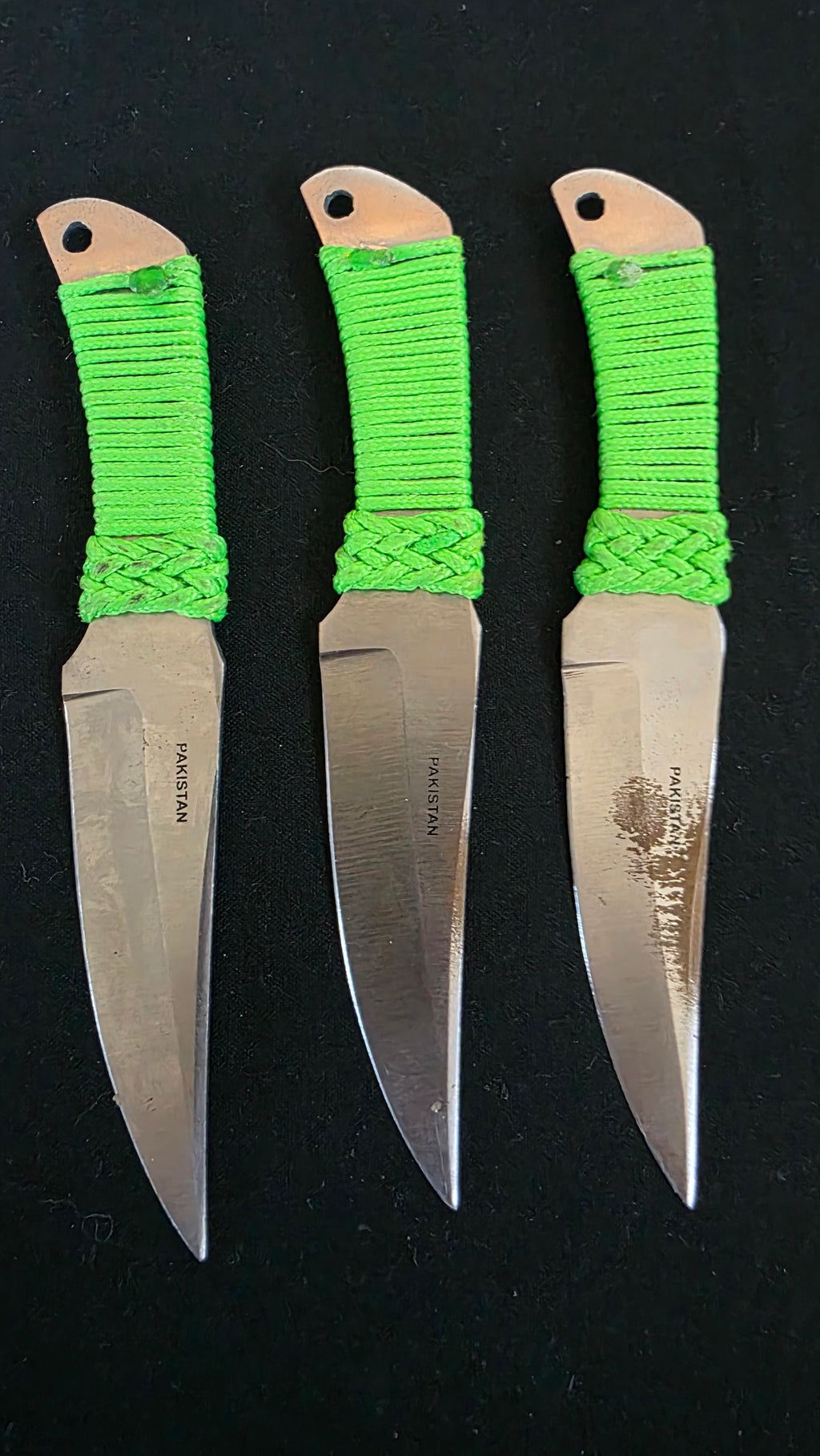 3 DEFENDER XTREME 6 INCH USED THROWING KNIVES Ref K004